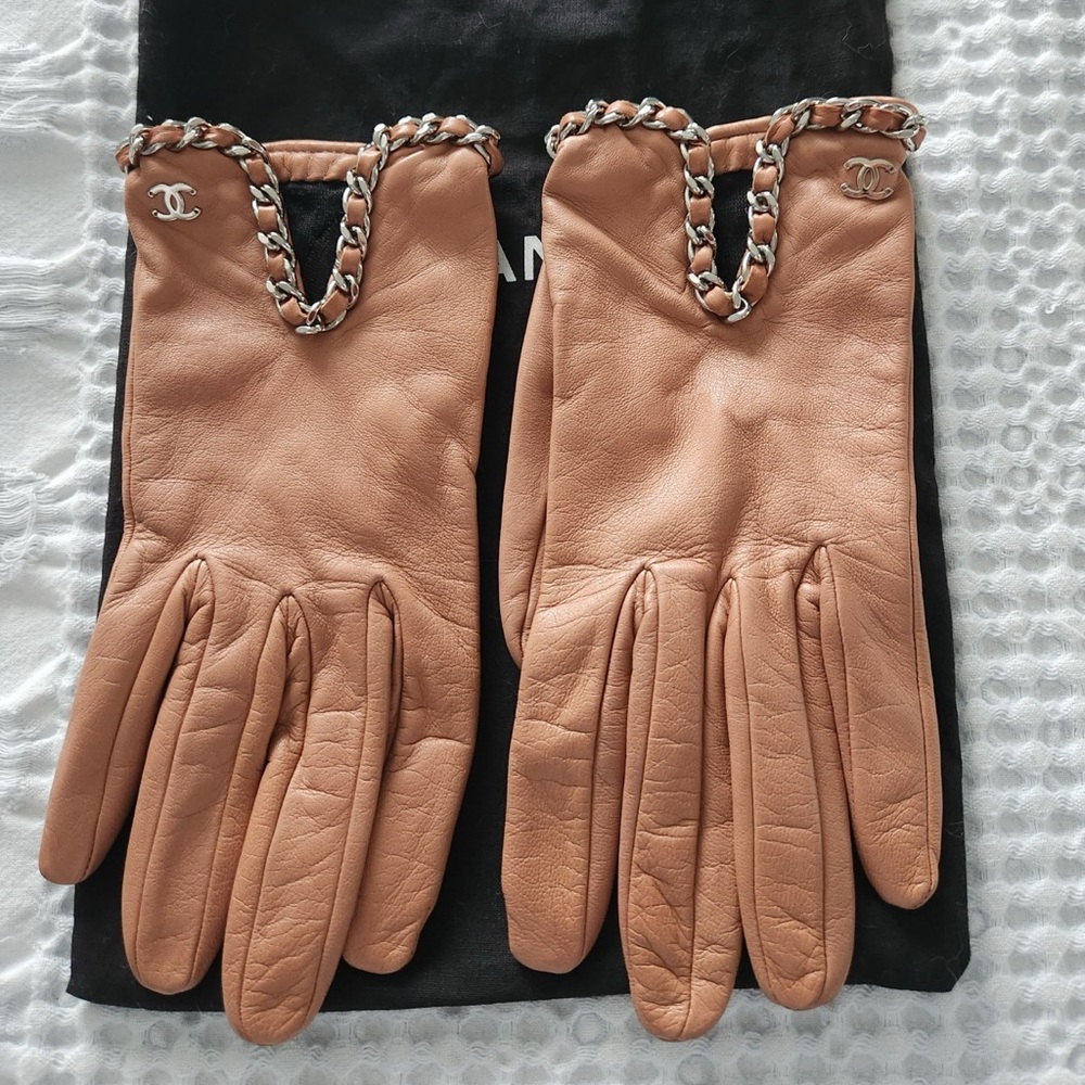 100% AUTHENTIC CHANEL GLOVES BRAND NEW - MADE IN FRANCE